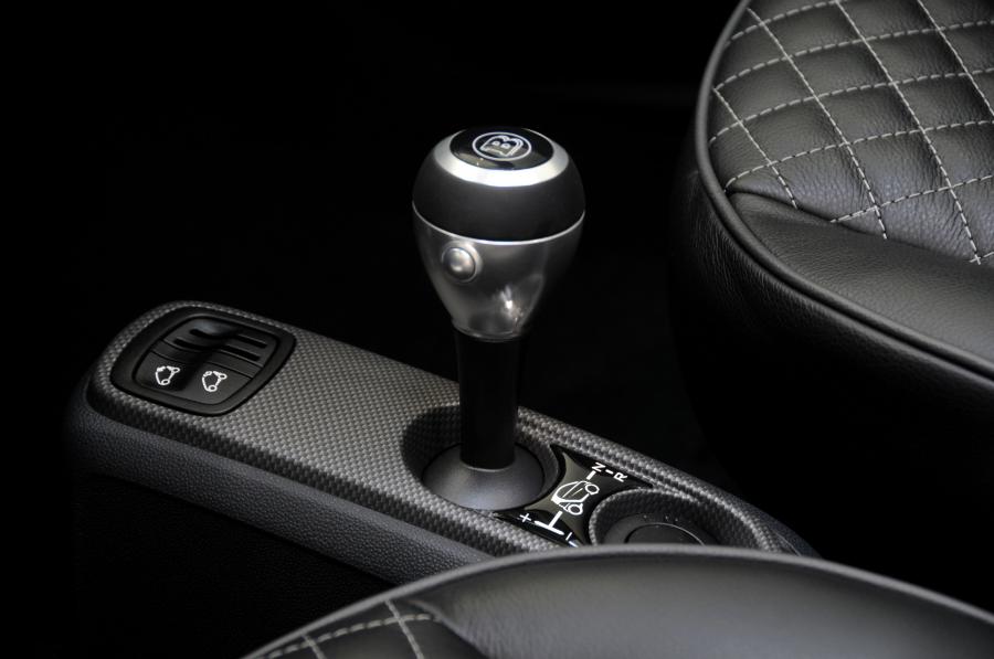 Детали интерьера Smart ForTwo Tailor Made by Brabus 2010 года  (фото 30 из 52)